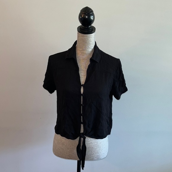 O'Neill Tops - O’Neill tie front blouse size XS.  Excellent condition.  100% Viscosa.